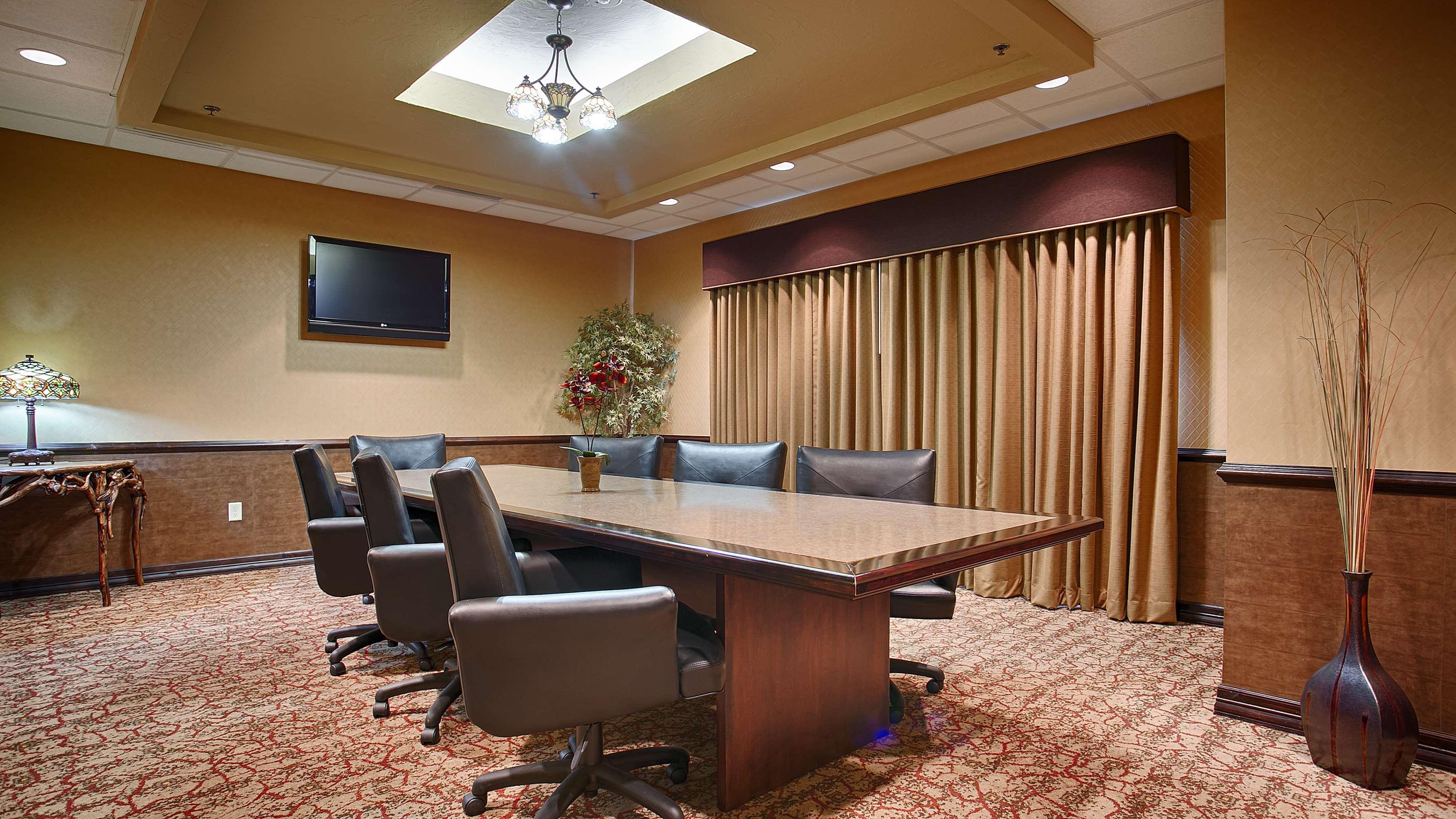 Best Western Plus Cimarron Hotel & Suites Stillwater Bagian luar foto